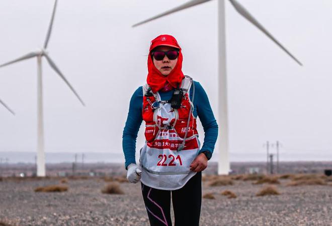 世俱杯奖金-戈壁沙漠上的一场女足比赛引发关注的简单介绍