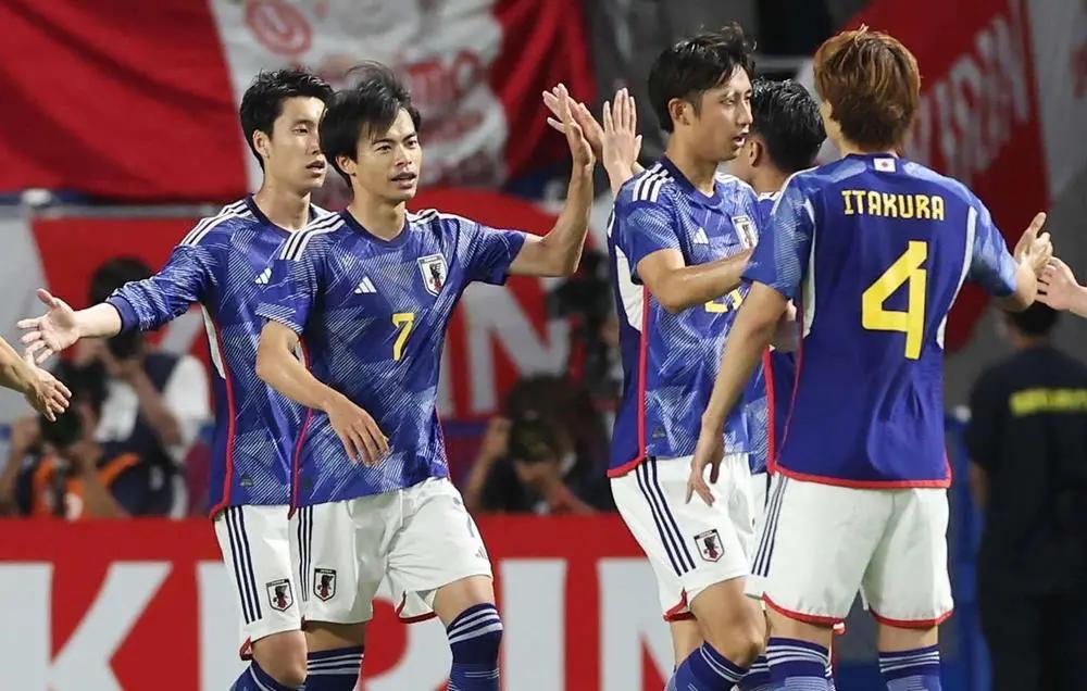 包含日本队以-战胜巴西队，晋级八强的词条