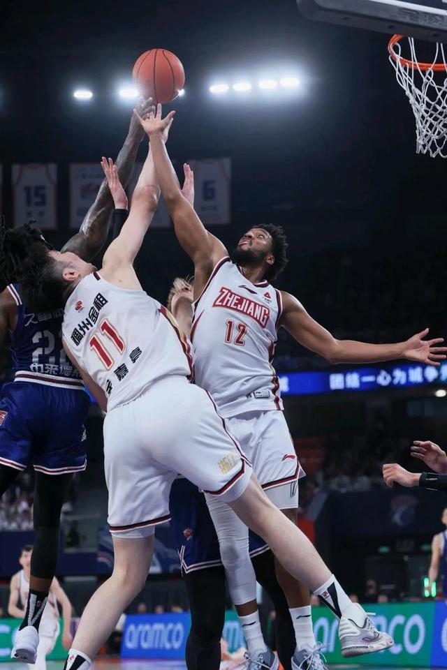 世俱杯-包含上海男篮主场逆转福建队，取得关键胜利的词条