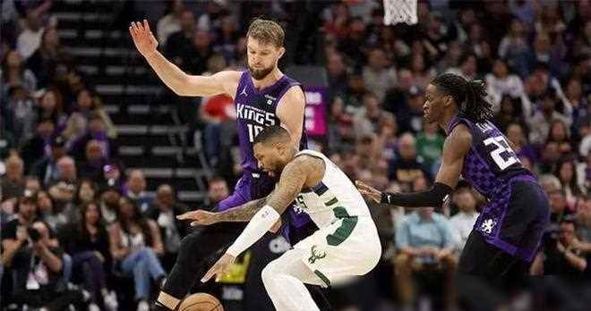 世俱杯决赛-勇士与雷霆上演激烈对决，比赛结果扑朔迷离