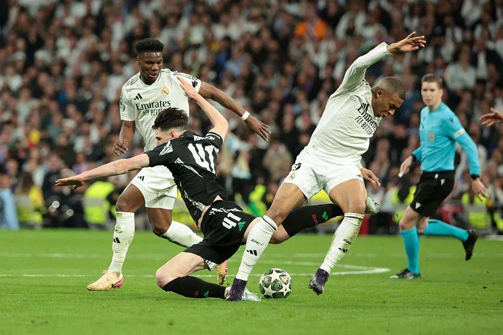 世俱杯冠军-皇家马德里霸气侧漏，欧冠无缘夺冠