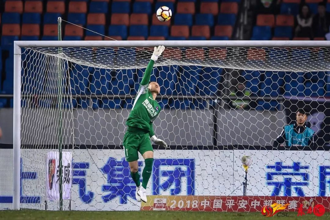 世俱杯分组-关于重庆斯威队在主场斩获胜利，庆祝成功的信息