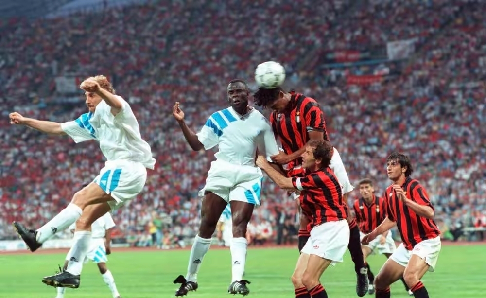 意甲豪门争夺国内联赛冠军，竞争异常激烈的简单介绍