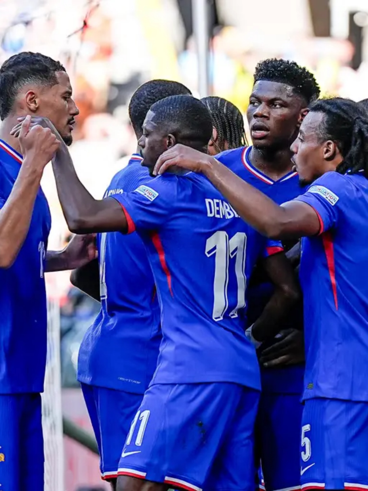 关于法国主场战胜波兰，小组出线形势向好的信息