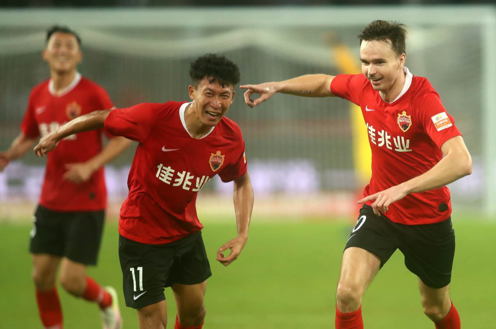 世俱杯2025-深圳佳兆业客场逼平河北华夏幸福，保持不败记录