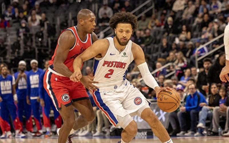 世俱杯改制-快船队主场负于雷霆队，颓势难挽