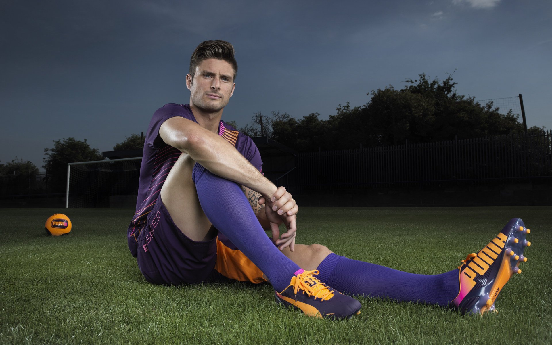 世俱杯决赛-夜幕下的速度王冠，福克斯在巴林揭幕战中加冕新王