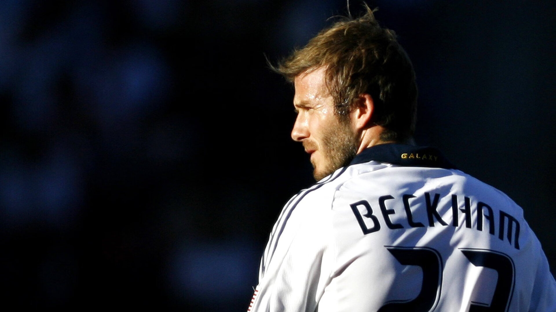 夜幕下的速度王冠，福克斯在巴林揭幕战中加冕新王