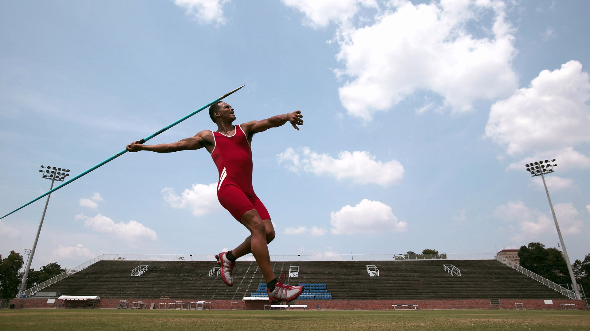 世俱杯官网-金字塔下的桑巴舞者,当内马尔戴上法老的面具