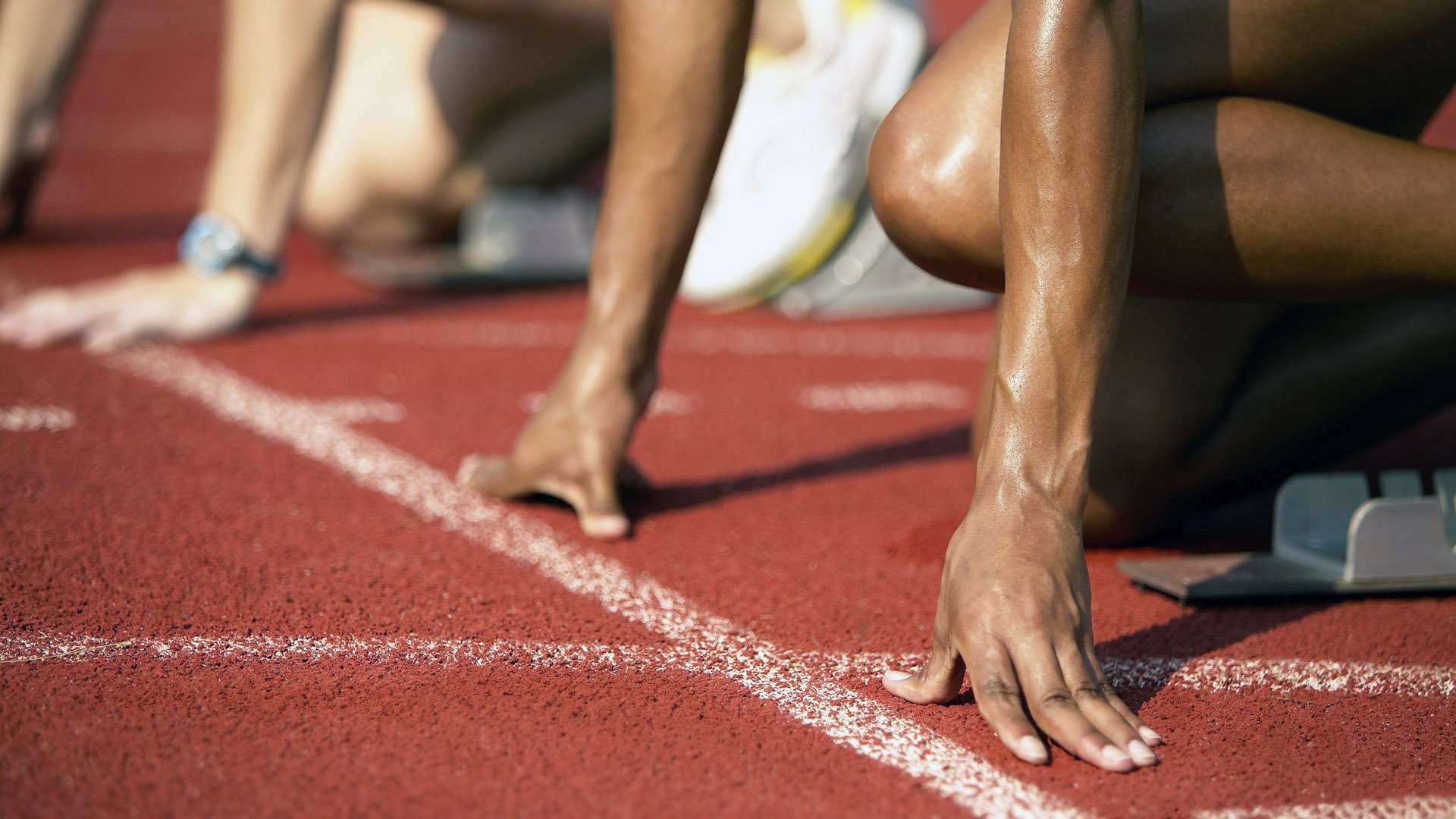 逆袭之声震围场,迈凯伦的绝地反击与阿隆索的不老传奇