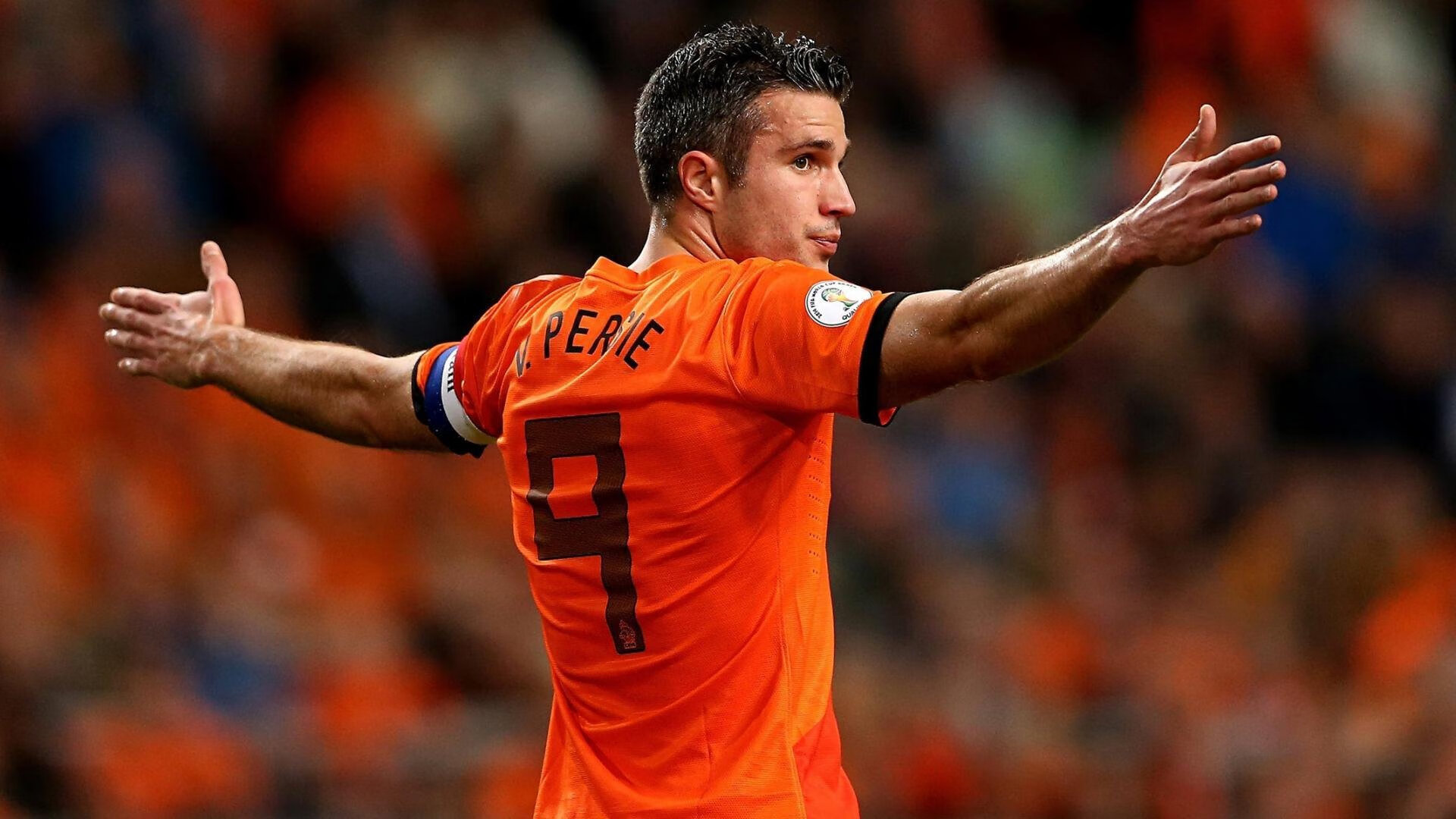 世俱杯时间-体育之王的传承与革新，英格兰的团队魔法与马龙的极限独舞